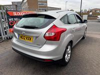 Begagnad Ford Focus Zetec 115 HK (84 kW) 2012 Silver Halvkombi