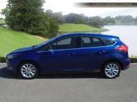 Gebraucht Ford Focus Titanium 125 PS (91 kW) 2018 Blau Kleinwagen