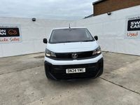 Second-hand Vauxhall Vivaro 145 CP (106 kW) 2024 Alb Monovolum