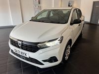Used Dacia Sandero Essentiel 90 HP (66 kW) 2021 White Hatchback