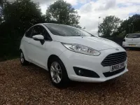 Usado Ford Fiesta Zetec 100 HP (73 kW) 2016 Branco Citadino