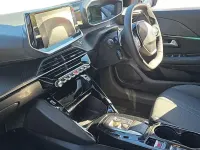 Second-hand Peugeot 208 Allure+ 102 CP (75 kW) 2023 Galben Hatchback
