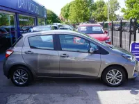 Używany Toyota Yaris 111 KM (81 kW) 2018 Brązowy Hatchback