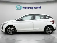 Used Hyundai i20 Advanced 100 HP (73 kW) 2024 White Hatchback
