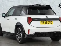Usado Mini Cooper Hatch 113 kW (154 CV) 2025 Blanco Utilitario