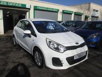 Begagnad Kia Rio 84 HK (61 kW) 2015 Vit Halvkombi