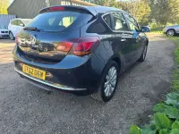 Używany Vauxhall Astra Elite 165 KM (121 kW) 2013 Czarny Hatchback