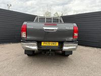 Usado Toyota HiLux 150 CV (110 kW) 2019 Gris Pickup/Camioneta