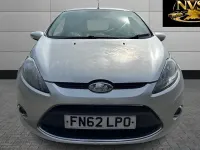 Begagnad Ford Fiesta 70 HK (51 kW) 2012 Silver Halvkombi