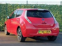 Begagnad Nissan Leaf Tekna 80 kW (109 HK) 2017 Röd Halvkombi