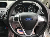Used Ford Fiesta Zetec 101 HP (74 kW) 2012 White Hatchback