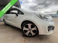Used Kia Rio 107 HP (78 kW) 2014 White Hatchback