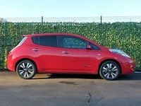 Begagnad Nissan Leaf Tekna 80 kW (109 HK) 2017 Röd Halvkombi