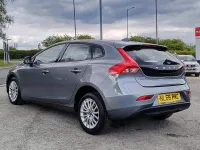 Usado Volvo V40 Momentum 122 CV (89 kW) 2016 Gris Utilitario