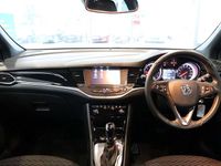 Used Vauxhall Astra SRi 150 HP (110 kW) 2016 White Hatchback