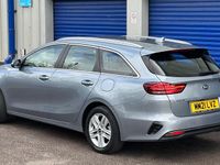 Begagnad Kia Ceed 2021 Silver Halvkombi