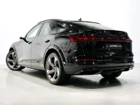 Usado Audi e-tron Comfort 369 kW (503 CV) 2023 Negro SUV