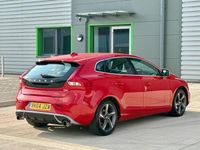 Used Volvo V40 R-Design 115 HP (84 kW) 2014 Red Hatchback