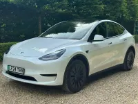 Begagnad Tesla Model Y RWD 219 kW (299 HK) 2024 Vit SUV