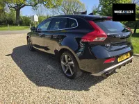 Käytetty Volvo V40 R-Design 122 HP (89 kW) 2015 Musta Viistoperä