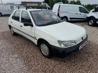 Used Peugeot 306 75 HP (55 kW) 1993 White Hatchback