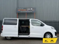 Second-hand Vauxhall Vivaro Sportive 100 CP (73 kW) 2021 Alb Monovolum