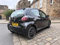Begagnad Toyota Aygo 68 HK (50 kW) 2013 Svart Halvkombi