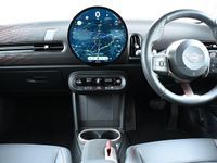 Begagnad Mini Cooper Hatch 113 kW (154 HK) 2025 Grön Halvkombi