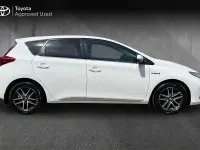 Used Toyota Auris Hybrid Plus 136 HP (100 kW) 2015 Pure white Hatchback