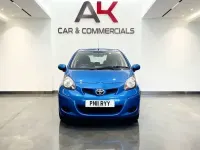 Usado Toyota Aygo 67 CV (49 kW) 2011 Azul Utilitario