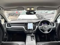 Used Volvo XC60 Momentum 250 HP (183 kW) 2021 SUV