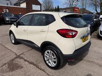 Used Renault Captur Dynamique 90 HP (66 kW) 2016 Cream SUV