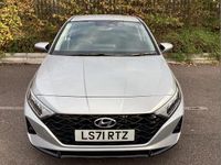 Begagnad Hyundai i20 Premium 100 HK (73 kW) 2021 Silver Halvkombi