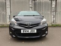 Begagnad Toyota Yaris 2014 Svart Halvkombi