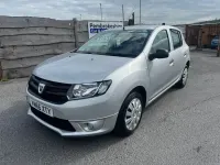 Usado Dacia Sandero Ambiance 90 CV (66 kW) 2015 Plateado Utilitario