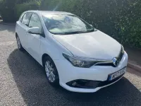 Used Toyota Auris Business Edition 112 HP (82 kW) 2017 White Hatchback