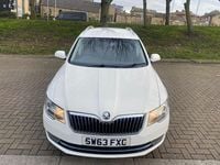 Used Skoda Superb SE 170 HP (125 kW) 2014 White Estate