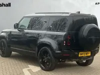 Usado Land Rover Defender HSE Dynamic 300 HP (220 kW) 2022 Preto SUV