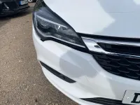 Begagnad Vauxhall Astra Design Edition 2018 Vit Halvkombi