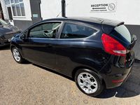 Usado Ford Fiesta Zetec 96 HP (70 kW) 2012 Preto Citadino