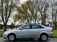 Begagnad Ford Focus Ghia 2004 Silver Sedan