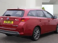 Used Toyota Auris Hybrid 2015 Red Estate
