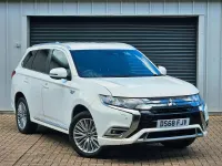 Used Mitsubishi Outlander P-HEV 210 HP (154 kW) 2018 White Estate