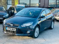 Usado Ford Focus Zetec 2014 Cinzento Citadino