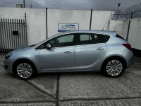 Used Vauxhall Astra Excite 100 HP (73 kW) 2014 Silver Hatchback