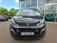 Używany Peugeot Traveller Active 143 KM (105 kW) 2023 Czarny Minivan