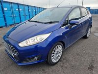 Begagnad Ford Fiesta Titanium 2014 Blå Halvkombi