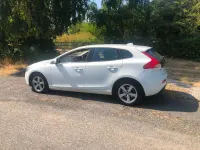 Used Volvo V40 120 HP (88 kW) 2016 White Hatchback