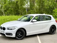 Begagnad BMW 118 Sport Line 2018 Vit Halvkombi