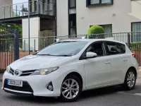 Used Toyota Auris 132 HP (97 kW) 2013 White Hatchback